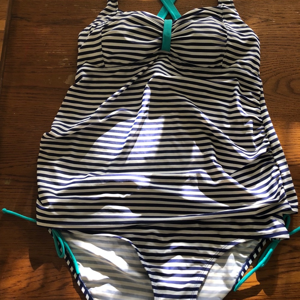 Motherhood Maternity tankini top and bottoms XL